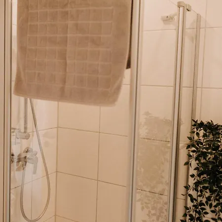 아파트 Cosy L Xxl Parkplatz & Netflix & Schluesselbox 크로이츠탈